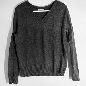 Gap sweater